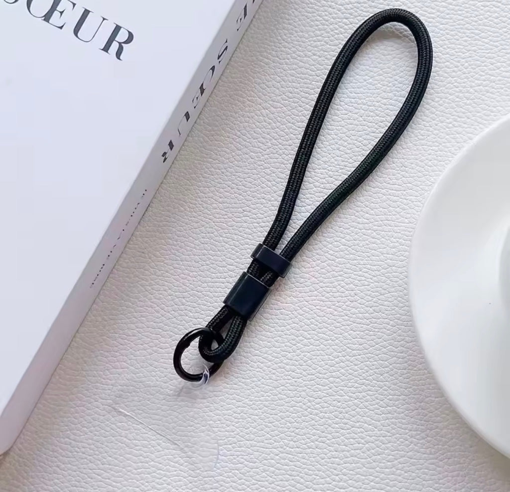 Adjustable short lanyard for phone