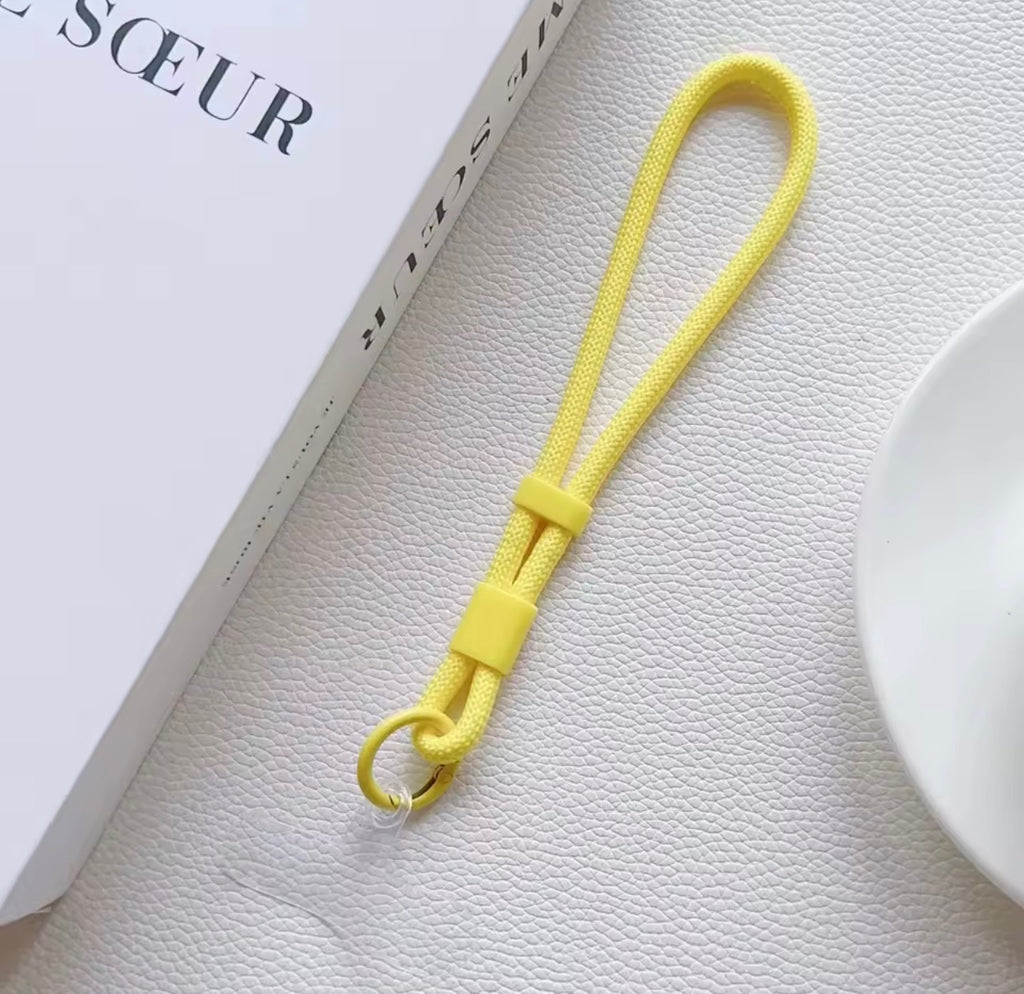 Adjustable short lanyard for phone