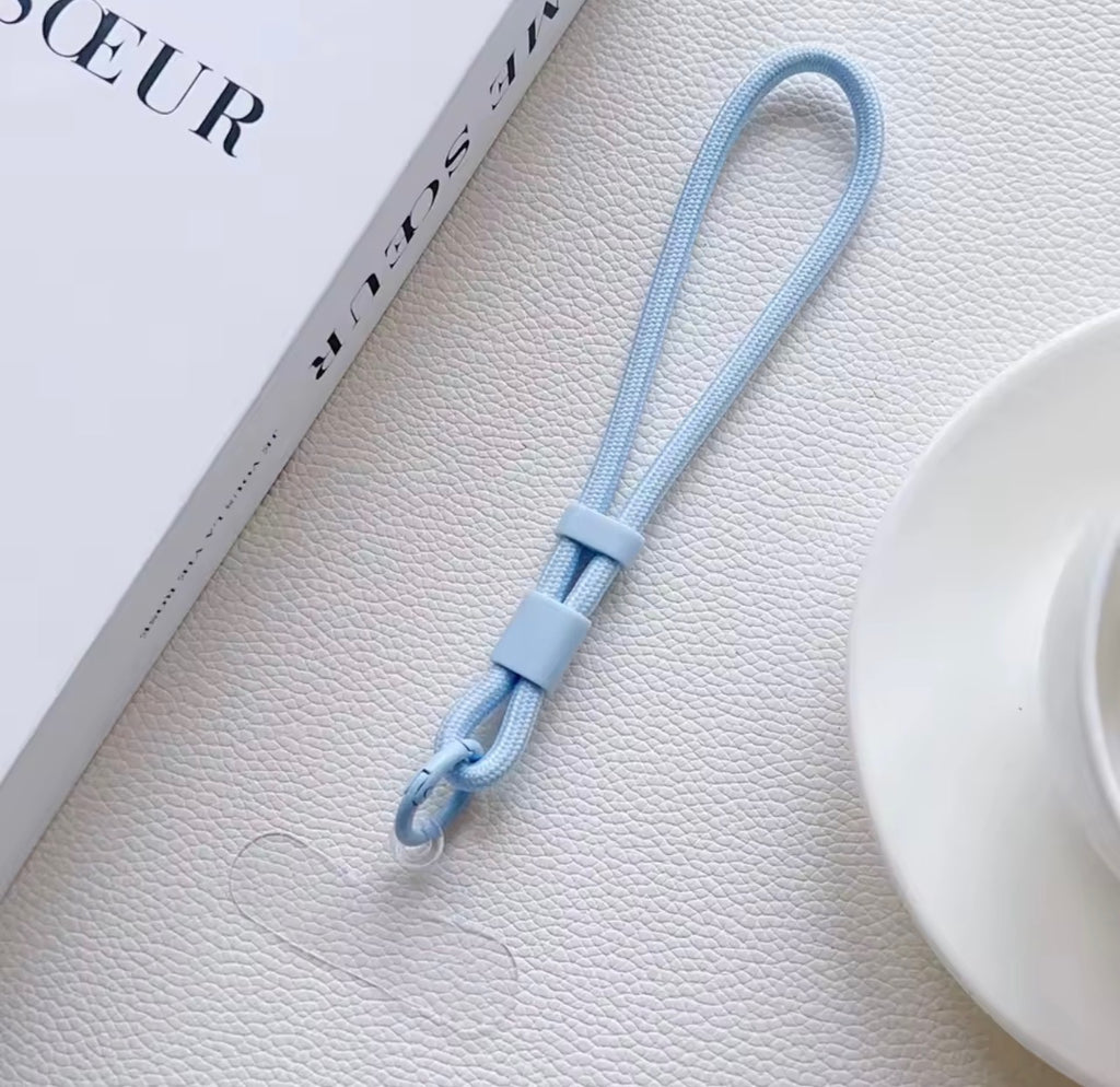 Adjustable short lanyard for phone