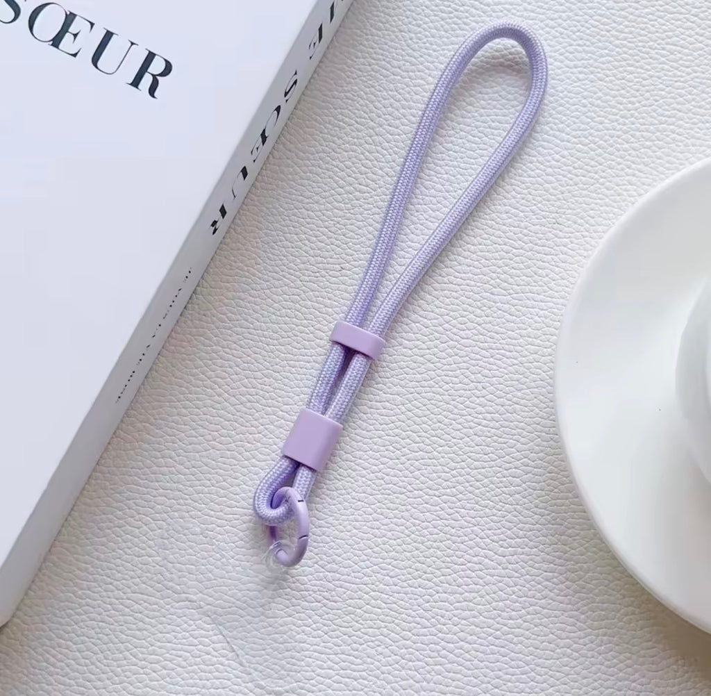 Adjustable short lanyard for phone