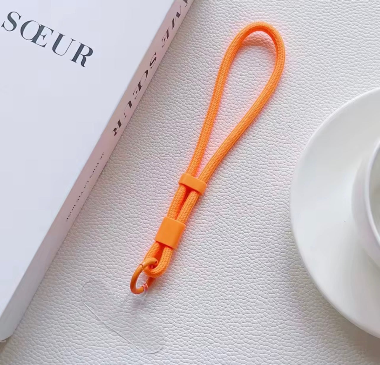 Adjustable short lanyard for phone