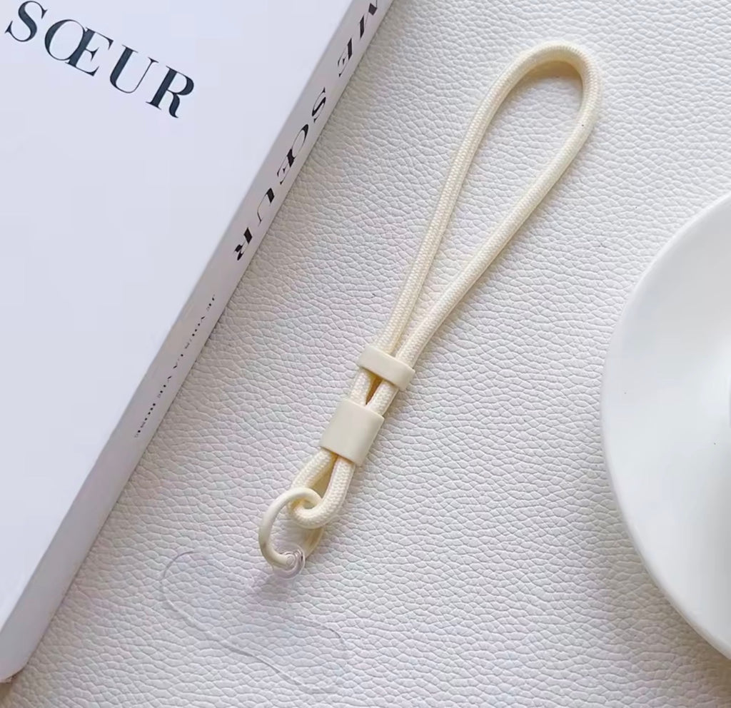 Adjustable short lanyard for phone